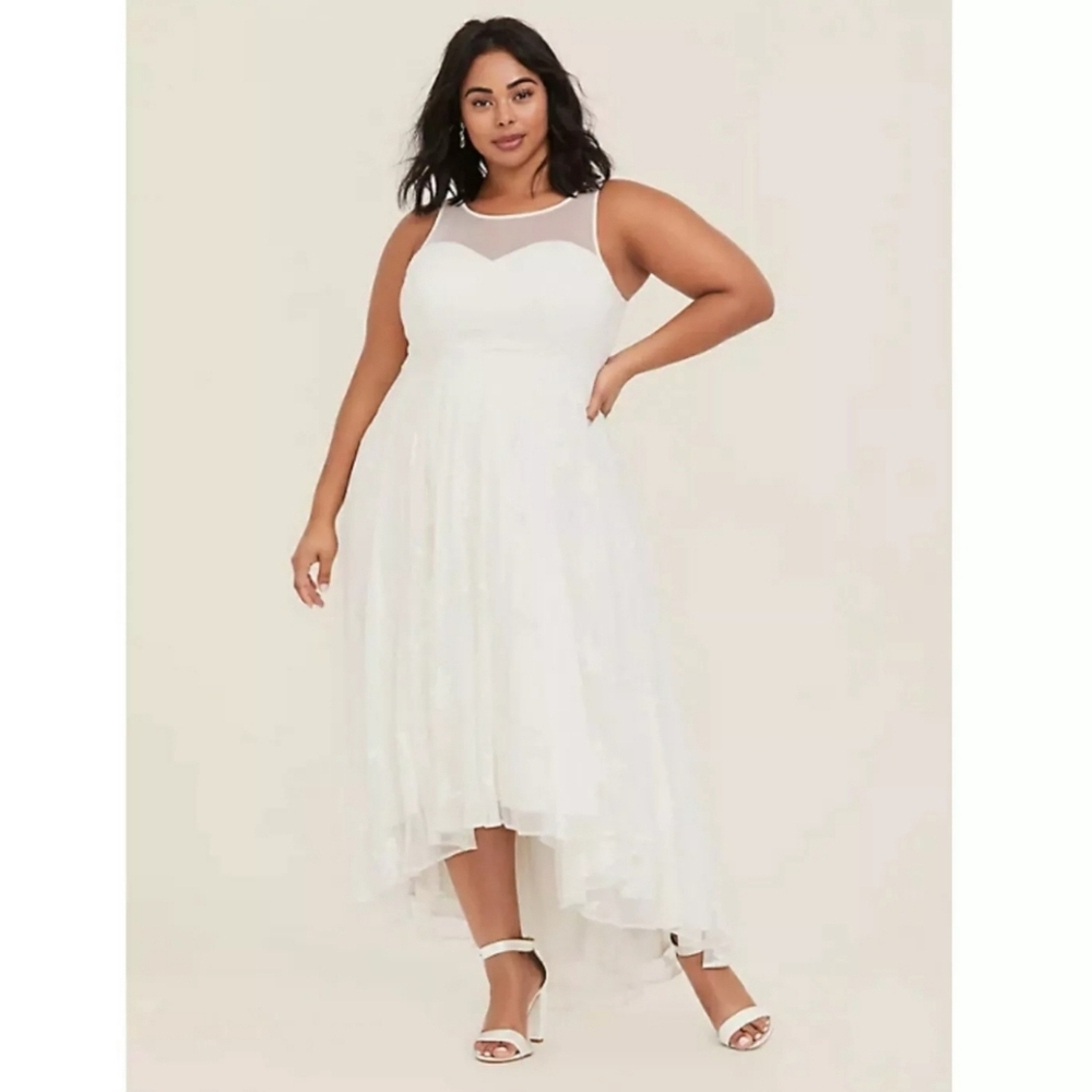 Torrid Bridal Special Occasion Embroidered Lace Wedding Dress